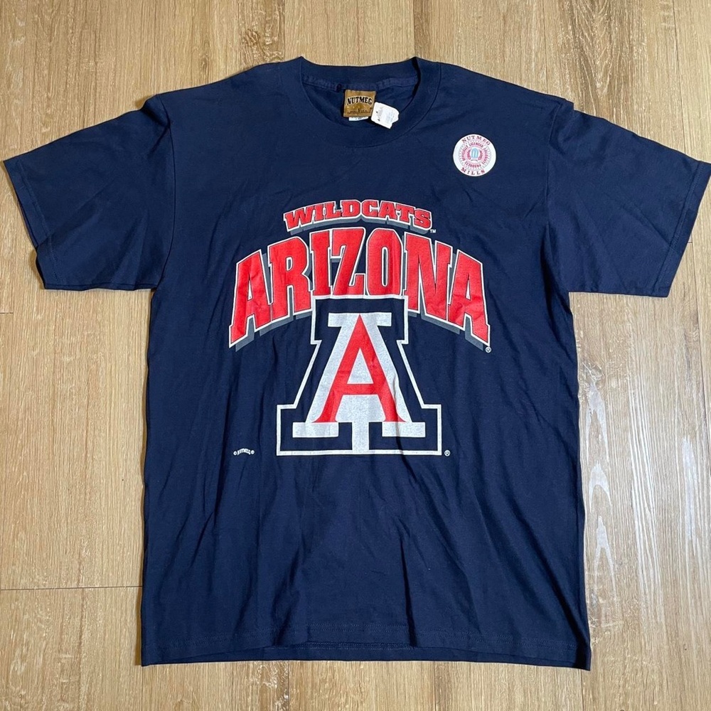 Nutmeg Men's Navy and Blue T-shirt